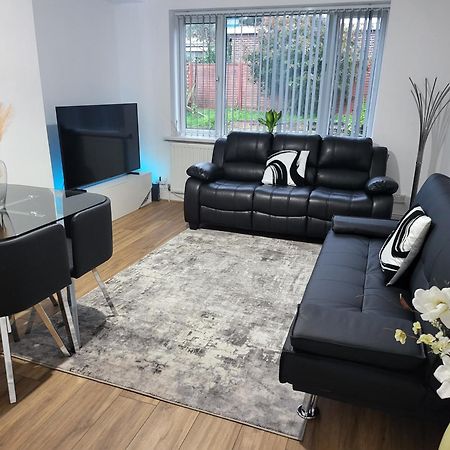 Spacious & Cosy Holiday Home In Manchester Exterior photo
